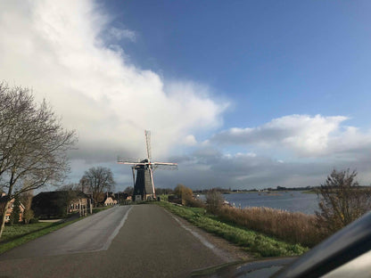 Roadtrip Land van Maas en Waal - molen op de weg